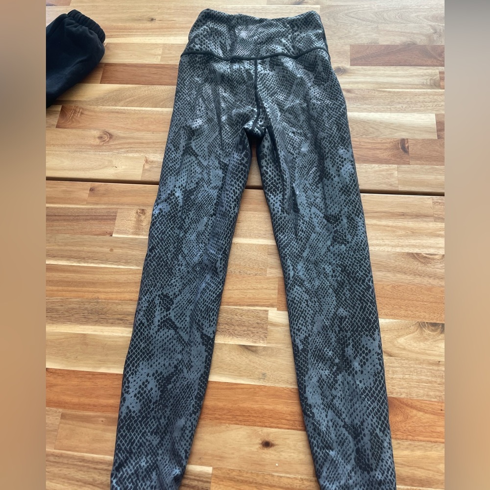 IVL snakeskin workout leggings